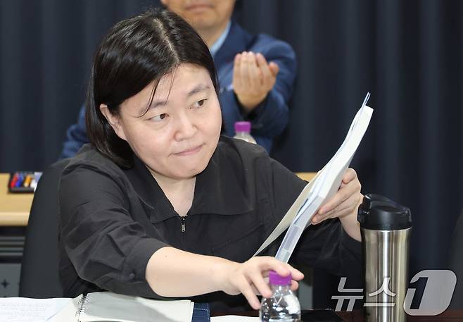 국정기획위원회 정치행정분과 전문위원을 맡은 임은정 대전지검 부장검사가 지난 6월 20일 오전 서울 종로구 정부서울청사 창성동 별관에서 열린 검찰청 업무보고에 자리하고 있다. (공동취재) 2025.6.20/뉴스1 ⓒ News1 황기선 기자