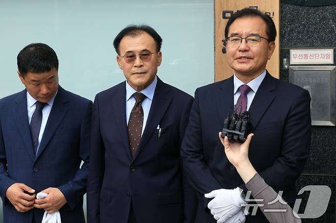 채수근 해병 순직 사건을 수사하는 순직해병 특별검사팀 이명현 특별검사가이 2일 오전 서울 서초구 서초중앙로 특검사무실 앞에서 가진 현판식에서 발언을 하고 있다. 2025.7.2/뉴스1 ⓒ News1 박정호 기자