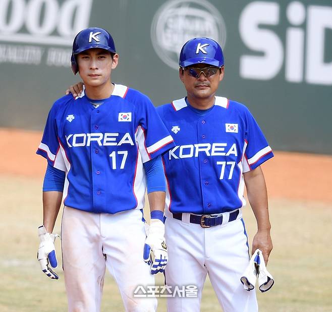 이종범(오른쪽)은 아들 이정후(현 샌프란시스코)와 나란히 태극마크를 달고 ‘부자(父子) 금메달리스트’가 되는 등 한국 야구사에 굵직한 업적을 다양하게 남겼다. 사진 | 최승섭기자 thunder@sportsseoul.com