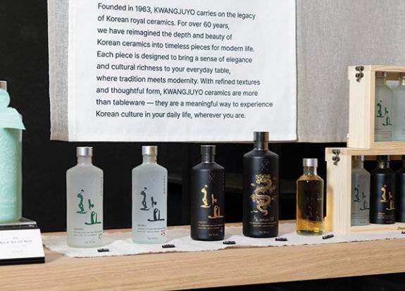 광주요 북촌점에서도 프리미엄 증류식 소주 화요를 만나볼 수 있다.