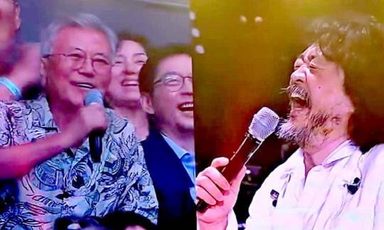 지난 6월 29일 인천 영종도 인스파이어 아레나에서 열린 김어준 씨의 '더파워풀' 토크콘서트에서 문재인 전 대통령과 김 씨가 대화를 나누고 있다. 엑스 갈무리