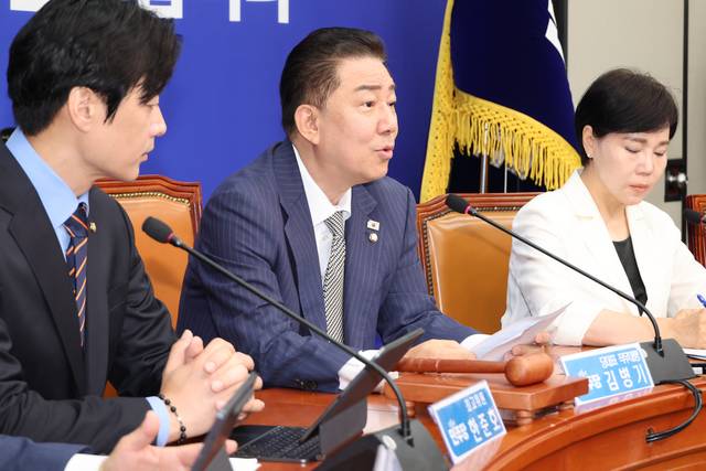 김병기 더불어민주당 대표 직무대행 겸 원내대표가 2일 국회에서 열린 최고위원회의에서 발언하고 있다. [연합뉴스]
