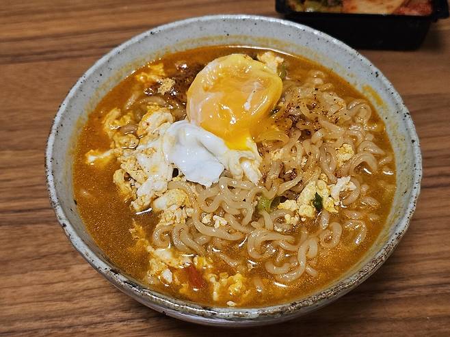 야심한 시각에 농심라면 사진 투척해봅니다..jpg