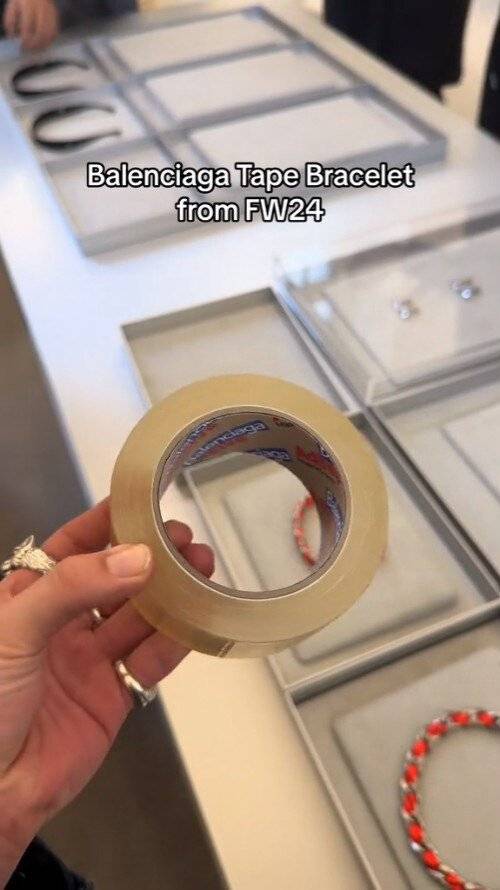 발렌시아가 600만원 팔찌ㄷㄷ.jpg