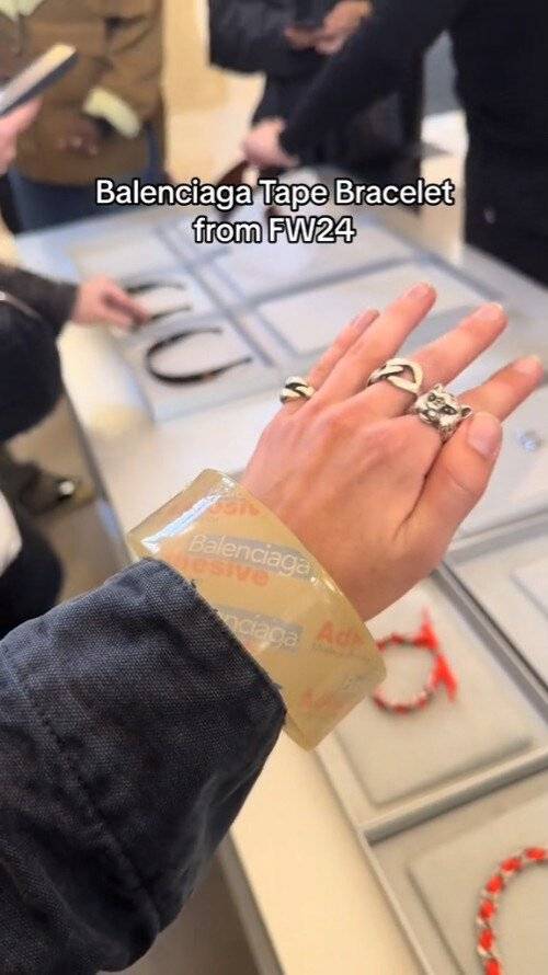 발렌시아가 600만원 팔찌ㄷㄷ.jpg