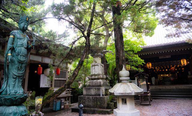 시코쿠 88개소의 1번 사찰 나루토시 료젠지.