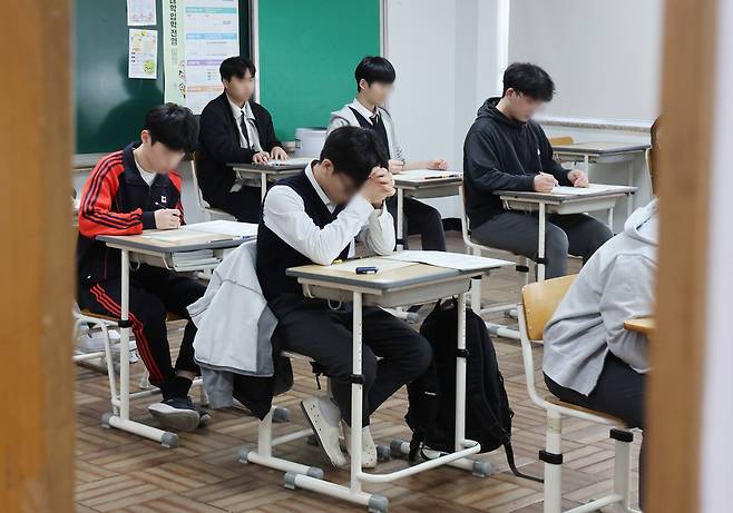 지난 3월26일 부산 동구의 한 고등학교 교실. 연합뉴스