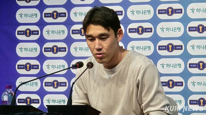 전북현대 송민규가 2일 오후 7시30분 서울월드컵경기장에서 열린 ‘2025 하나은행 코리아컵’ 8강 FC서울과 원정경기가 끝난 뒤 기자회견에 임하고 있다. 김영건 기자