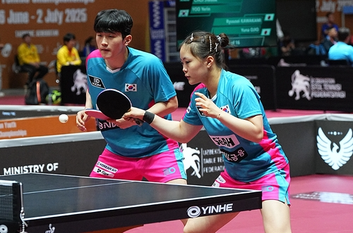 최지욱(왼쪽)과 유예린. 사진[연합뉴스]