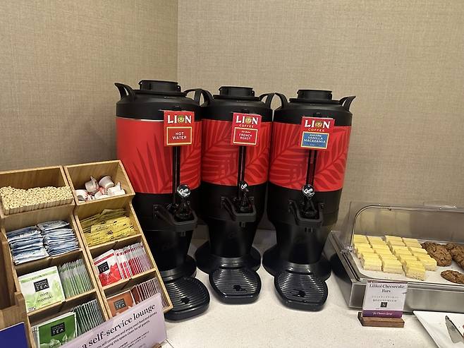 호놀룰루공항 플루메리아 라운지에서 제공하는 라이언 커피. /사진= 강예신 여행+ 기자