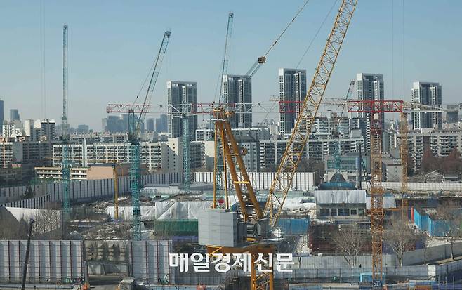 서울 한 아파트 건설현장 모습. 기사 내용과 직접적인 연관 없는 이미지. [박형기기자]