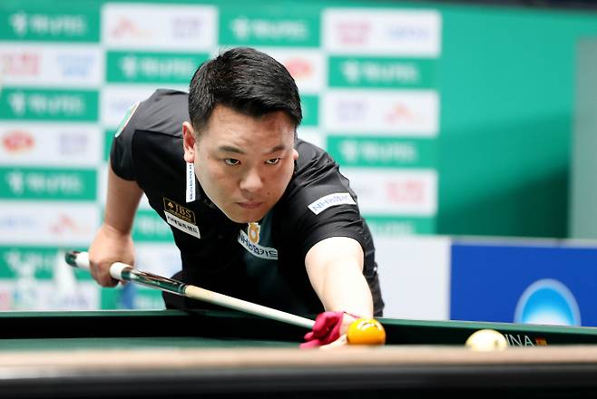 개막전 128강에서 탈락한 조재호가 2차 투어에서 올시즌 첫승을 챙겼다. 사진은 지난 1일 경기 고양 킨텍스 PBA스타디움에서 열린 2025-26시즌 2차 투어 하나카드 PBA-LPBA 챔피언십 PBA 128강에 출전한 조재호의 모습. /사진=프로당구협회(PBA)