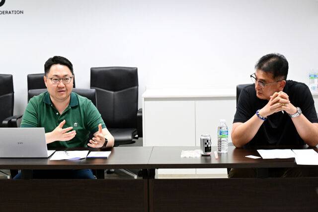 오해원 문화일보 기자와 최천식 인하대 감독./더발리볼