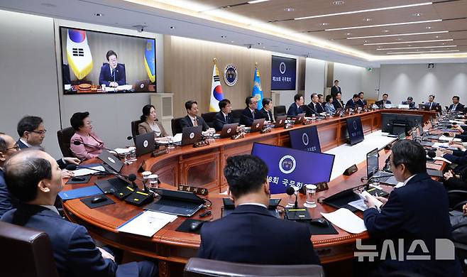 [서울=뉴시스] 고범준 기자 = 이재명 대통령이 1일 서울 용산 대통령실 청사에서 열린 국무회의에서 발언하고 있다. (대통령실통신사진기자단) 2025.07.01. bjko@newsis.com