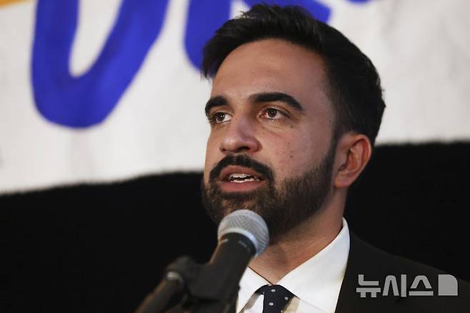 [뉴욕=AP/뉴시스] 사진은 뉴욕시장 민주당 예비선거에서 승리한 조란 맘다니 뉴욕주 의원. 2025.07.02.