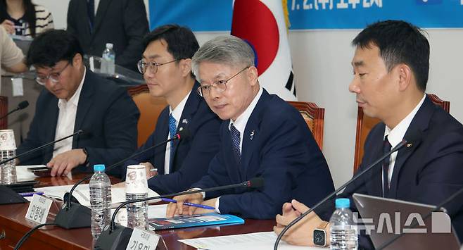 [서울=뉴시스] 김금보 기자 = 민형배 더불어민주당 의원이 2일 서울 여의도 국회에서 열린 검찰개혁 토론회에서 발언하고 있다. 2025.07.02. kgb@newsis.com