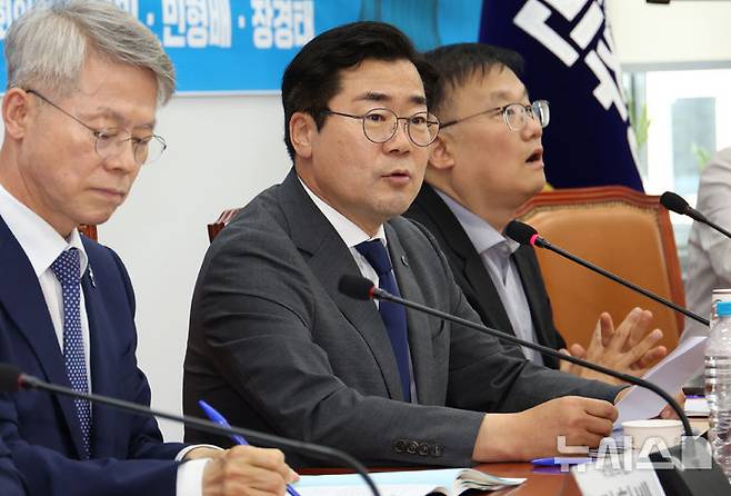 [서울=뉴시스] 김금보 기자 = 더불어민주당 당대표 선거에 출마한 박찬대 의원이 2일 서울 여의도 국회에서 열린 검찰개혁 토론회에서 발언하고 있다. 2025.07.02. kgb@newsis.com