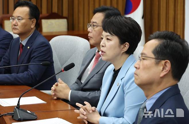 [서울=뉴시스] 조성봉 기자= 김은혜 국민의힘 원내정책수석부대표가 지난달 20일 오전 서울 여의도 국회에서 열린 원내대책회의에서 발언을 하고 있다. 2025.06.20. suncho21@newsis.com