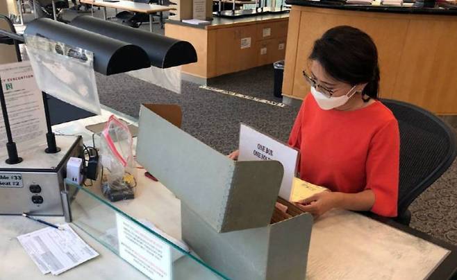 미군정 자료 조사 모습. 4·3평화재단 제공