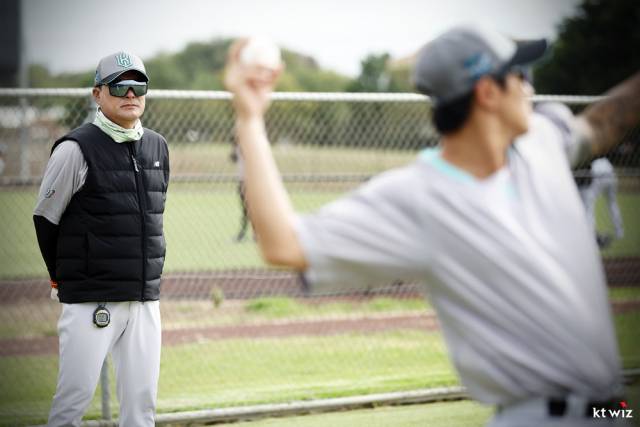 ▲ kt 위즈 코치로 활동하던 이종범 ⓒkt위즈