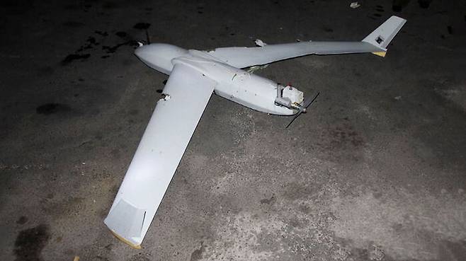 북한이 평양에서 한국군에서 운용하는 드론과 동일 기종의 무인기 잔해를 발견했다고 주장하며 공개한 사진
