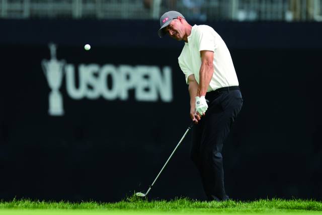 러프에서 샷을 하고 있는 애덤 스콧. Getty Images