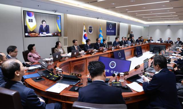 이재명 대통령이 1일 서울 용산 대통령실 청사에서 국무회의를 주재하고 있다. 연합뉴스