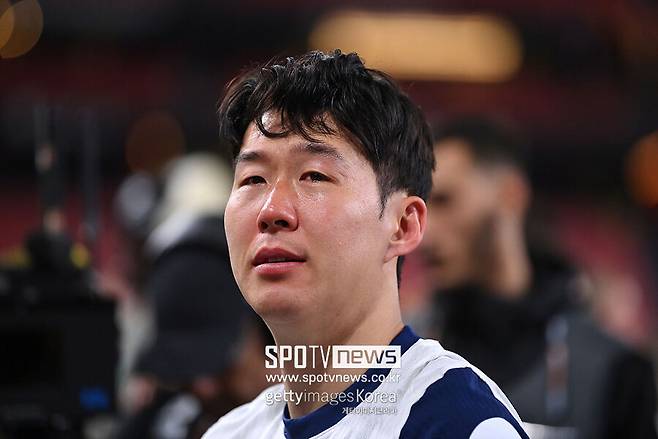 ▲ 토트넘은 17년 만에 트로피를 품에 안았고, 손흥민은 10년 무관 설움을 털어냈다. 프리미어리그 17위로 최악의 시즌을 이어갔지만 유로파리그에서는 달랐다. 그들의 노력과 헌신이 만들어낸 이 결실은 단순한 승리를 넘어 하나의 역사로 기록될 것이다. 그럼에도 이번 여름 손흥민은 또 다시 이적설 중심에 서 있다.