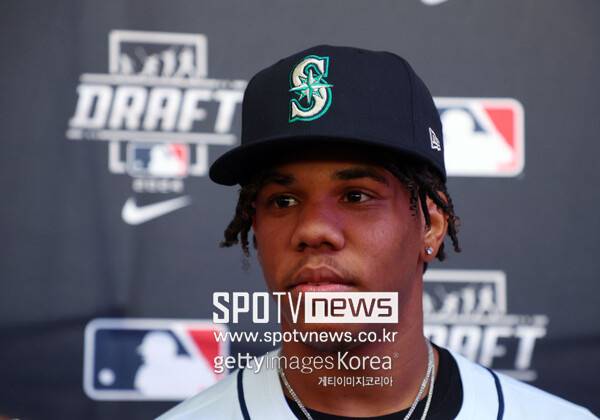 ▲ '스위치 투수'로 주목 받으며 지난해 신인 드래프트에서 시애틀 매리너스가 지명 받았던 유랑엘로 세인티어.