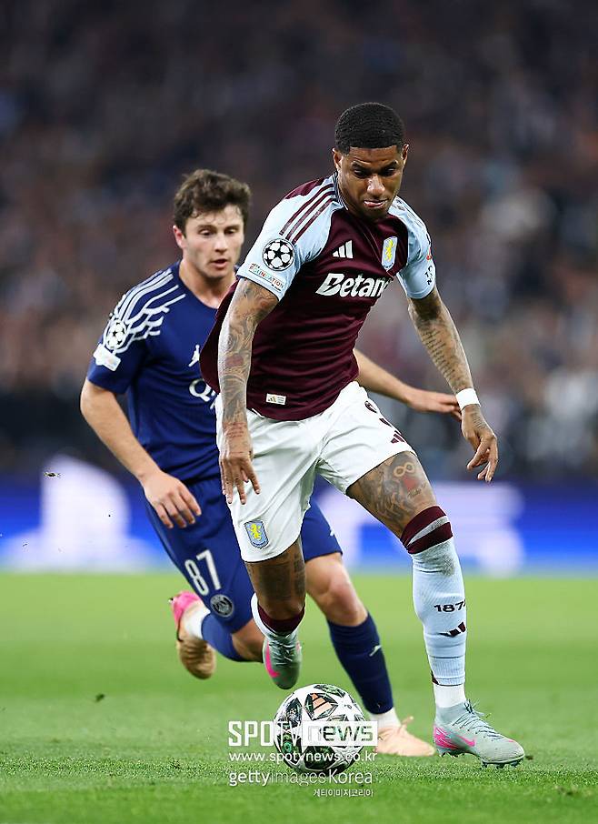 ▲ 마커스 래시퍼드(앞줄)는 지난 1월 커리어 최초로 임대를 떠나 돌파구 마련을 모색했다. '재능'만큼은 확실했다. 아스톤 빌라에서 공식전 27경기 4골 6도움을 쌓아 인상적인 회복세를 보였다. 특히 파리 생제르맹과 유럽축구연맹 챔피언스리그 8강전에선 전성기를 연상시키는 월등한 경기력으로 빅클럽 관심을 회복하기까지 했다.