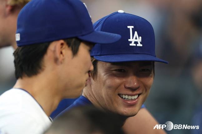 김혜성(왼쪽)과 야마모토. /AFPBBNews=뉴스1