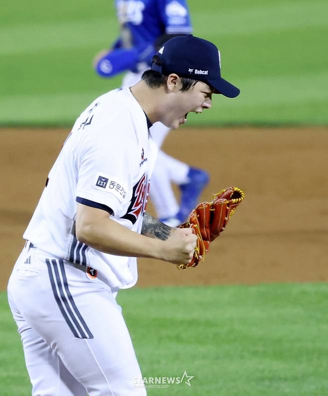 [포토] 박치국 '만루에서 삼진쇼'