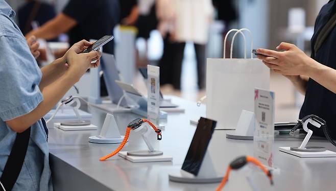 삼성전자의 새 폴더블폰이 출시 초읽기에 들어갔다.[사진 | 연합뉴스]