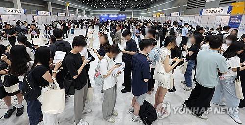 2024년 8월 수험생들로 붐비는 법학전문대학원 입학설명회 [연합뉴스 자료사진]