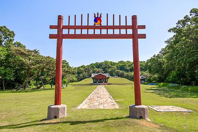 효릉 홍살문과 정자각 [사진/백승렬 기자]