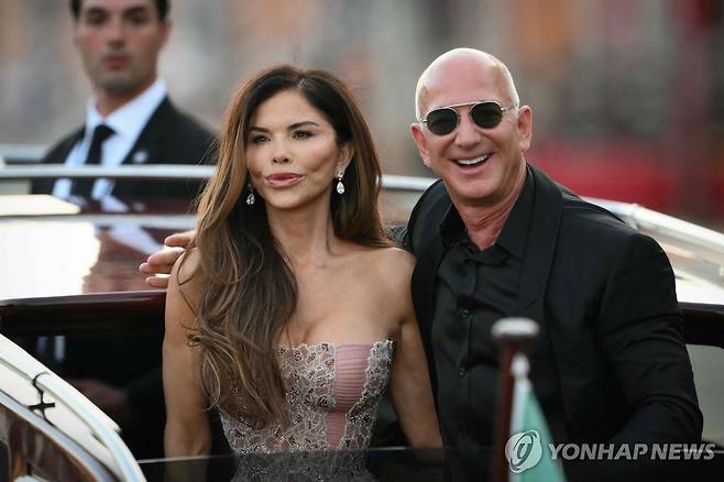 제프 베이조스 커플 [AFP 연합뉴스 자료사진. 재판매 및 DB 금지]