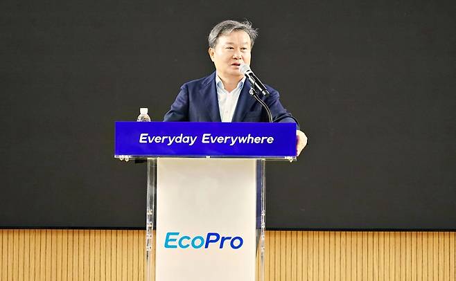 3분기 조회에서 발언 중인 이동채 에코프로 창업주 (서울=연합뉴스) 지난 1일 충북 오창 에코프로 본사에서 개최한 3분기 분기 조회식에 참석한 이동채 창업주 모습. 2025.7.2 [에코프로 제공. 재판매 및 DB 금지]