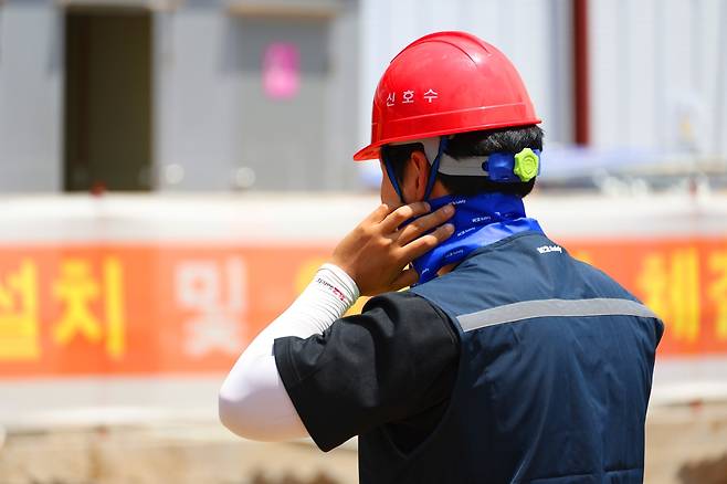 아이스팩으로 찜질 [촬영 박세진]