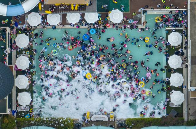 2022년 여름 대구 달성군 워터파크 스파밸리를 찾은 많은 시민이 물놀이를 하며 더위를 식히고는 모습. 매일신문 DB