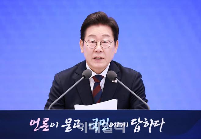 이재명 대통령이 3일 청와대 영빈관에서 열린 ‘대통령의 30일, 언론이 묻고 국민에게 답하다’ 기자회견에서 발언하고 있다.(사진=뉴시스)