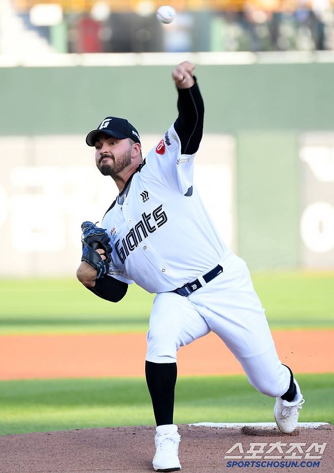 2일 부산 사직구장에서 열린 롯데 자이언츠와 LG 트윈스의 경기. 롯데 감보아가 역투하고 있다. 부산=박재만 기자 pjm@sportschosun.com/2025.07.02/