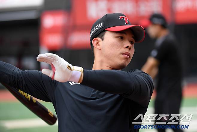 24일 수원KT위즈파크에서 열린 KBO리그 KT 위즈와 LG 트윈스의 경기. LG 문성주가 타격 훈련을 하고 있다. 수원=박재만 기자 pjm@sportschosun.com/2025.06.24/