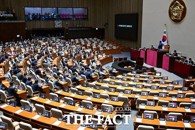 김민석 국무총리 후보자의 자신 사퇴를 촉구하던 국민의힘 의원들은 이날 표결에 참여하지 않았다.