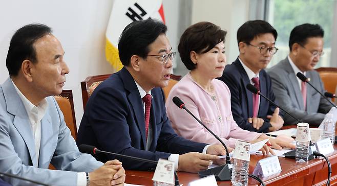 국민의힘 송언석 비상대책위원장 겸 원내대표가 3일 서울 여의도 국회에서 열린 비상대책위원회의에서 발언하고 있다. /남강호 기자
