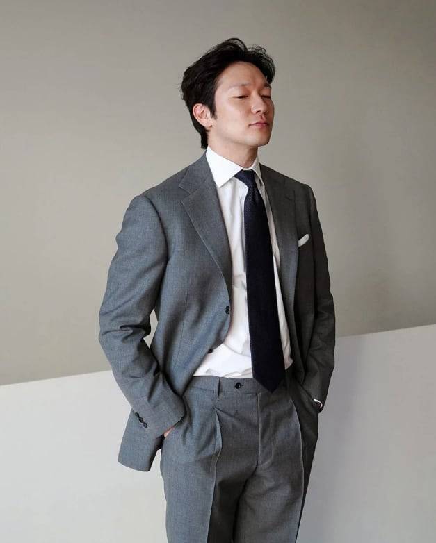 배우 손석구는 패션 브랜드 스타트업 레리치에 투자하고 홍보에 나선 바 있다. 손석구의 레리치 화보 사진.