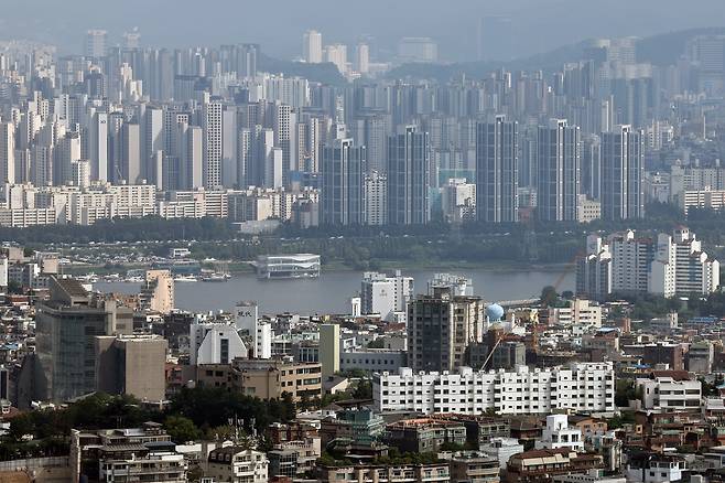 3일 서울 중구 남산에서 바라본 강남 일대 아파트 단지 모습. /뉴스1
