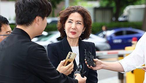 이진숙 사회부총리 겸 교육부 장관 후보자가 취재진의 질문을 듣고 있다. 사진=연합뉴스