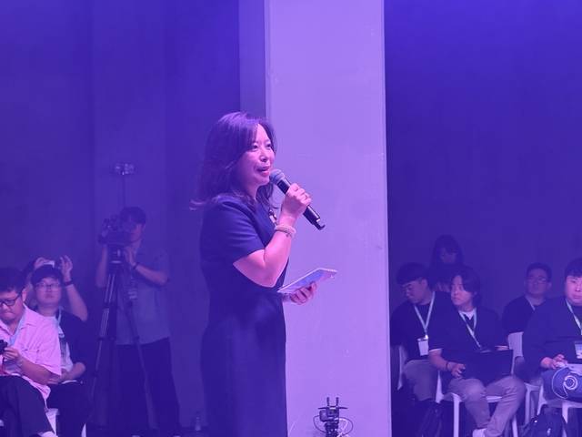 방실 스텔란티스코리아 대표가 3일 서울 성수동 캔디 성수에서 푸조 ‘올 뉴 3008 스마트 하이브리드’에 대해 소개하고 있다. 임주희 기자