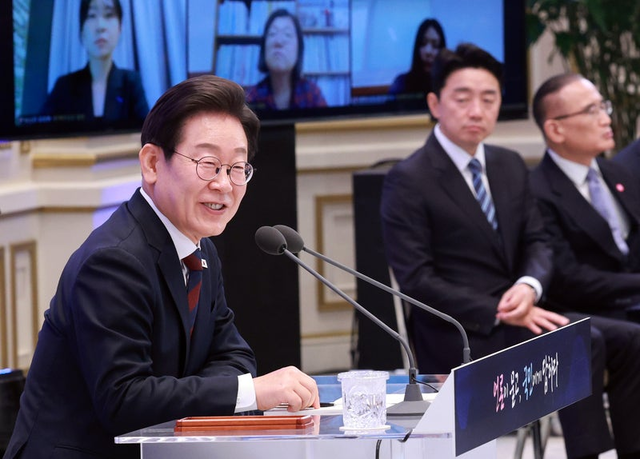 취임 30일 기자회견 갖는 이재명 대통령. 연합뉴스