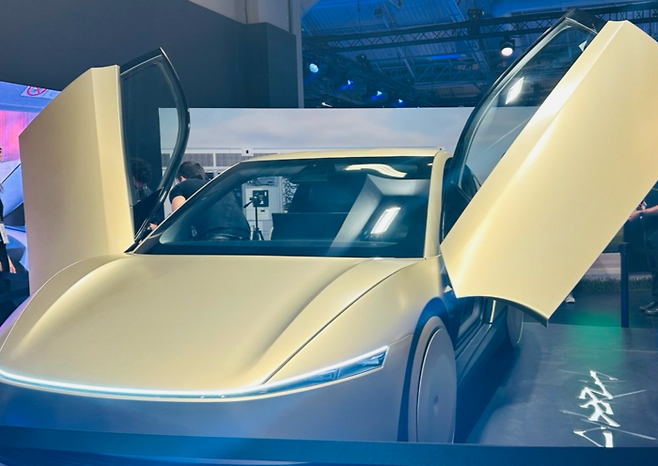 테슬라 사이버캡(Cybercab) / X @heyshrutimishra